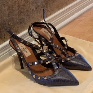 Valentino Rockstud Caged, blue leather pumps 37